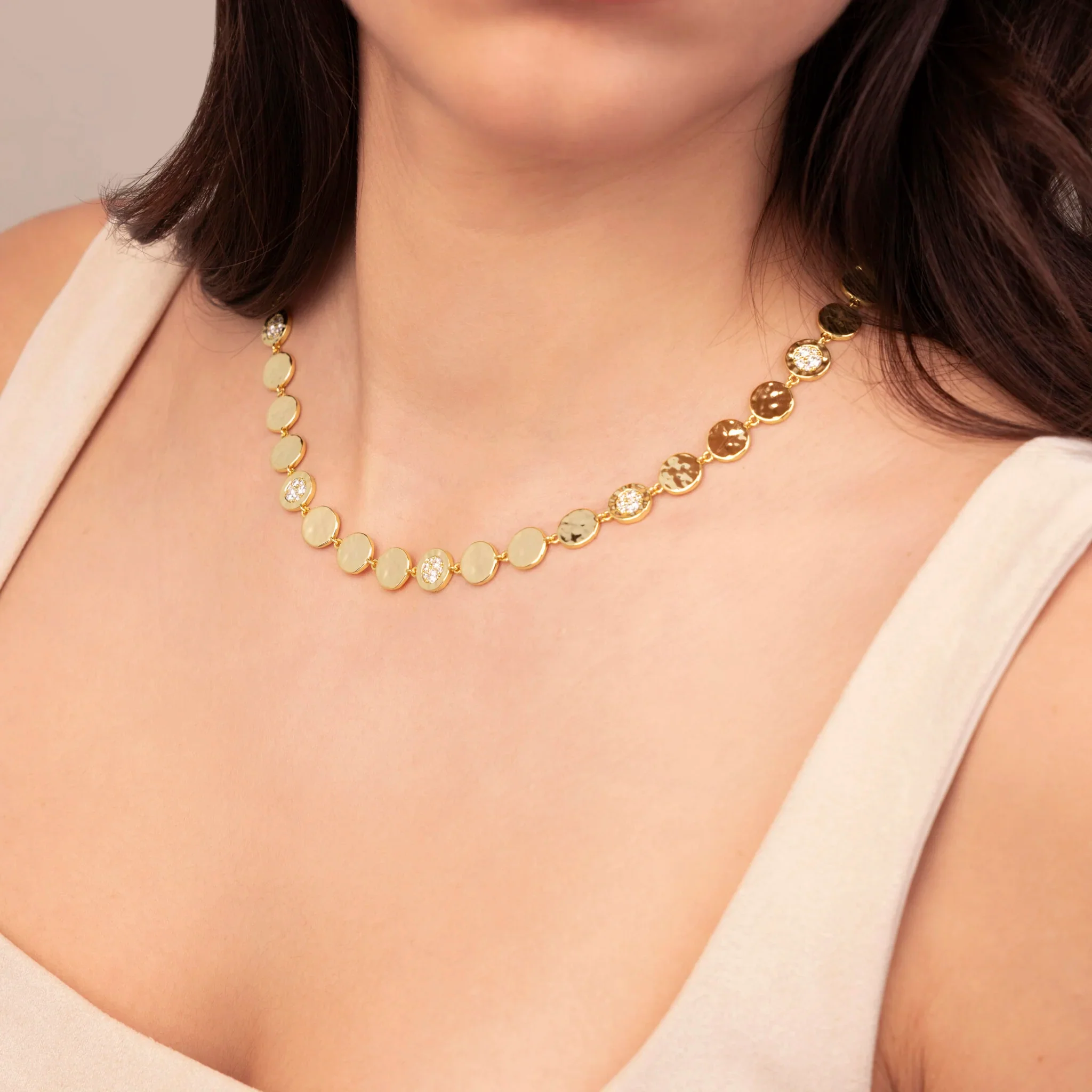 Collana Eclissi Dorata con Pavé di Cubic Zirconia - Image 2